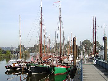Fotos Hamburg Elbufer Finkenwerder Hafen