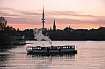 011_25947 | die St. Georg unter Dampf bei einer abendlichen Rundfahrt ber Hamburgs Alster und die Kanle - hier wendet das Schiff an der Bellevue - im Hintergrund der Fernsehturm und ein Kirchturm in der Abenddmmerung.