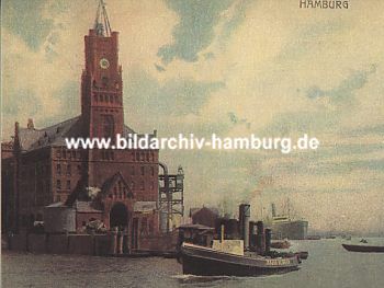019_93802  | historischer Kaiserspeicher am Kehrwieder; lks. ein Kran auf der Kaimauer; ein Dampf-Schlepper fhrt Richtung Binnenhafen. im Hintergrund liegt ein Frachter auf Reede. 