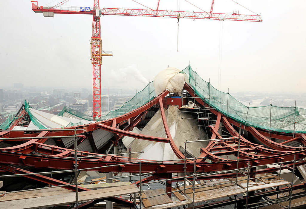 4746 Baustelle Elphilharmonie Hamburger Hafencity - Dachkonstruktion; Baukran und Stahltrger. 