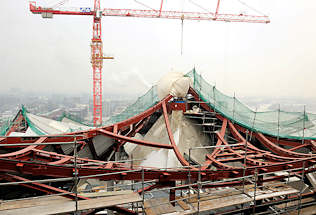 4746 Baustelle Elphilharmonie Hamburger Hafencity - Dachkonstruktion; Baukran und Stahltrger.