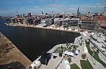 011_25978 |Blick ber den Grasbrookhafen; die  Marco Polo Terrassen unten rechts, der Dalmannkai in Bildmitte ist mit moderner Architektur bebaut und der Hbenerkai lks. wird fr die Bebauung vorbereitet.