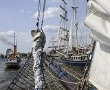 011_26026 |  Auslaufparade zum Ende des 819. Hamburger Hafengeburtstags Pfingsten 2008 - im Vordergrund das Bugspriet des 1903 in Emden gebauten ehem. Heringslogger OBAN, das jetzt als Charterschiff auf Ost- und Nordsee fhrt. Rechts der Dreimastpassagiersegler Thalassa, links unter Dampf die ehem. Senatsbarkasse Schaarhrnen - das historische Dampfschiff wurde 1908 fr den Hamburger Senat gebaut und ist jetzt ein Museumsschiff.  www.christoph-bellin.de 