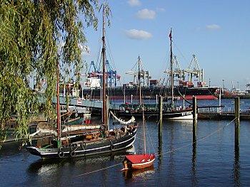 Bilder Hamburg Sehenswrdigkeiten Elbufer Museumshafen Oevelgoenne