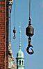 011_25867| Kranhaken in der Speicherstadt; auf der obersten Boden der Speicher befinden sich Winden, mit deren Hilfe die Gter in die unterschiedlichen Stockwerke gehievt wurden.