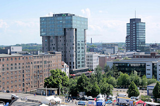 5007 Blick ber den Kanalplatz im Binnenhafen von Hamburg Harburg zu den Gebuden am Westlichen Bahnhofskanal.