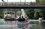 011_25806 | Kanufahrt auf einem Alsterkanal; das Alsterschiff Seebek kommt entgegen.