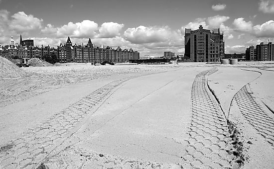 011_25928 |  Panorama der Speicherstadt - im rechten Bildzentrum der unter Denkmalschutz stehende Kaispeicher A. 