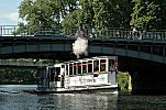 011_25948 | das Alsterschiff fhrt unter Dampf auf dem Alsterkanal Richtung Aussenalster - Hhe Winterhuder Fhrhaus / Hudtwalcker Str.