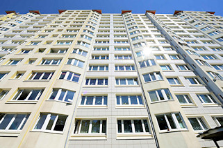 0349 Hochhausfassade am Korallusring in Hamburg Wilhelmsburg.