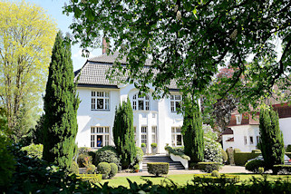 0006 Weie Stadtvilla im Grnen - Oldenfelder Strae in Hamburg Rahlstedt.