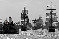 011_26024 |  hamburg Bilder hamburg ::  Schiffsparade historischer Boote beim 819. Hamburger Hafengeburtstag am 9. - 12. Mai, Pfingsten 2008- mehr als 250 Schiffe besuchten den Hafen von Hamburg anlsslich des grssten Hafenfests der Welt. Rechts der Dreimastpassagiersegler Thalassa, links der historische Eisbrecher Stettin (?), rechts davon die Barkentine Atlantis. Die Einlaufparade und die Auslaufparade der grossen und kleinen Schiffe auf der Elbe und im Hafen Hamburg sind die grsste Attraktion der Riesen-Party anlsslich des Geburtstags vom Hamburger Hafen.  www.christoph-bellin.de 