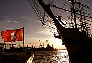 Sie suchen Hamburg Bilder fr die private Dekoration oder zur gewerblichen Nutzung?Wir haben Tausende von historischen und aktuellen Hamburg - Fotos mit den unterschiedlichsten Hamburger Themen fr Sie archiviert.Setzen Sie sich mit uns in Verbindung, wir beraten Sie gerne und schlagen Ihnen passende Hamburg Aufnahmen vor - und natrlich fotografieren wir auch weiterhin fr Sie Ihre Wunsch - Motive!