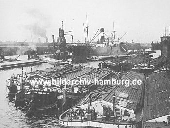 019_93791 | Binnenschiffe im Kuhwerder Hafen; 